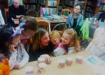 27 listopada 2025r. w filii bibliotecznej w Gorzycach po raz kolejny spotkaliśmy się na „Rodzinnym czytaniu” w ramach akcji czytelniczej „Gorzyce Czytają”.