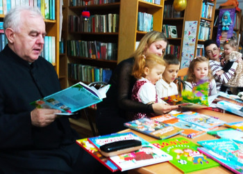 27 listopada 2025r. w filii bibliotecznej w Gorzycach po raz kolejny spotkaliśmy się na „Rodzinnym czytaniu” w ramach akcji czytelniczej „Gorzyce Czytają”.