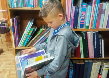 29 stycznia 2026r. w filii bibliotecznej w Gorzycach odbyła się kolejna zimowa edycja „Rodzinnego czytania” w ramach akcji „Gorzyce czytają”. 