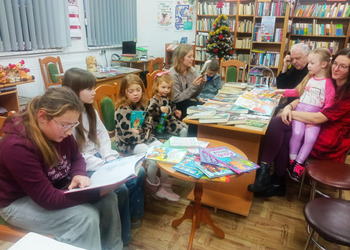 29 stycznia 2026r. w filii bibliotecznej w Gorzycach odbyła się kolejna zimowa edycja „Rodzinnego czytania” w ramach akcji „Gorzyce czytają”. 