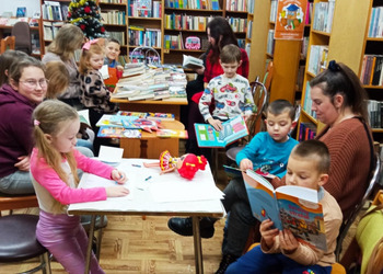 29 stycznia 2026r. w filii bibliotecznej w Gorzycach odbyła się kolejna zimowa edycja „Rodzinnego czytania” w ramach akcji „Gorzyce czytają”. 