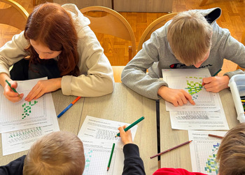 Ferie w bibliotece: Zakoduj obrazek - ćwiczenia z kodowania