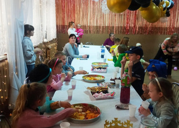 4 lutego 2026r. w filii bibliotecznej w Gorzycach zapanował niezwykły, karnawałowy nastrój.  