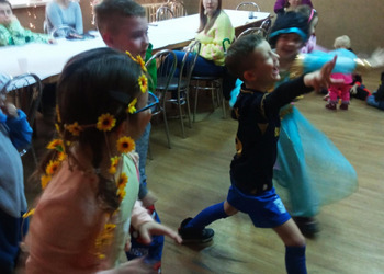 4 lutego 2026r. w filii bibliotecznej w Gorzycach zapanował niezwykły, karnawałowy nastrój.  