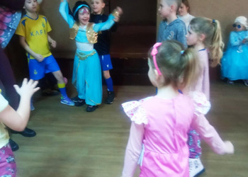 4 lutego 2026r. w filii bibliotecznej w Gorzycach zapanował niezwykły, karnawałowy nastrój.  